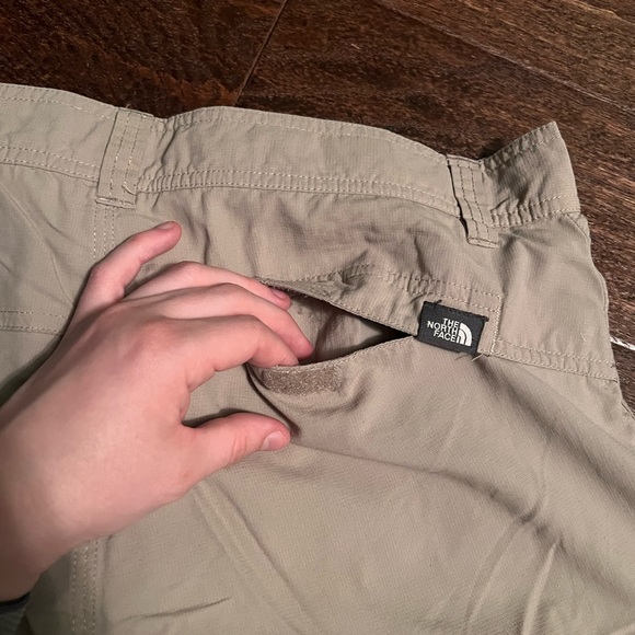 Men’s north face shorts - Picture 6 of 8